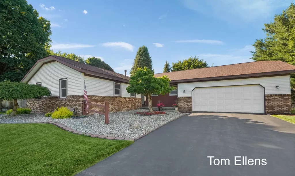 2945 Rolling Hills Court Georgetown Charter Township MI 49426