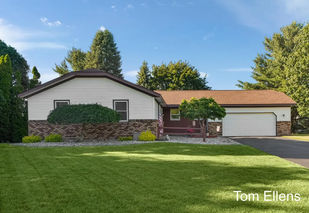 2945 Rolling Hills Court Georgetown Charter Township MI 49426