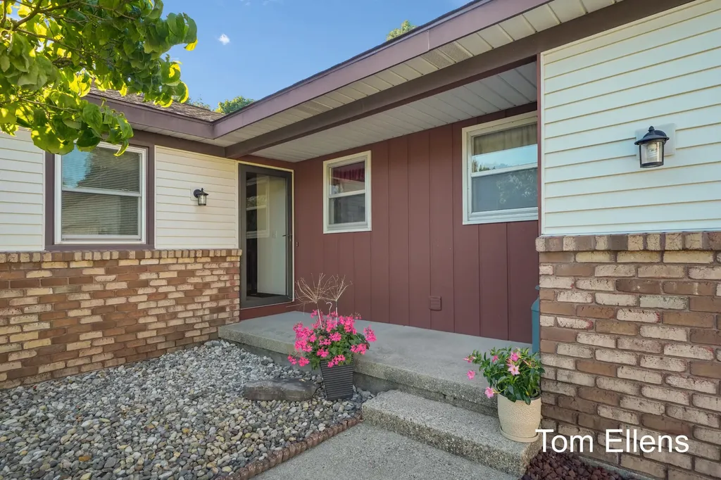 2945 Rolling Hills Court Georgetown Charter Township MI 49426