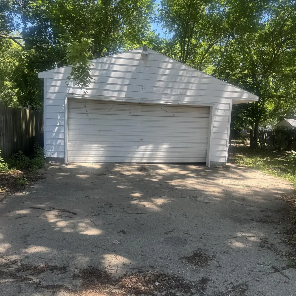 768 Hill Avenue Muskegon City MI 49442