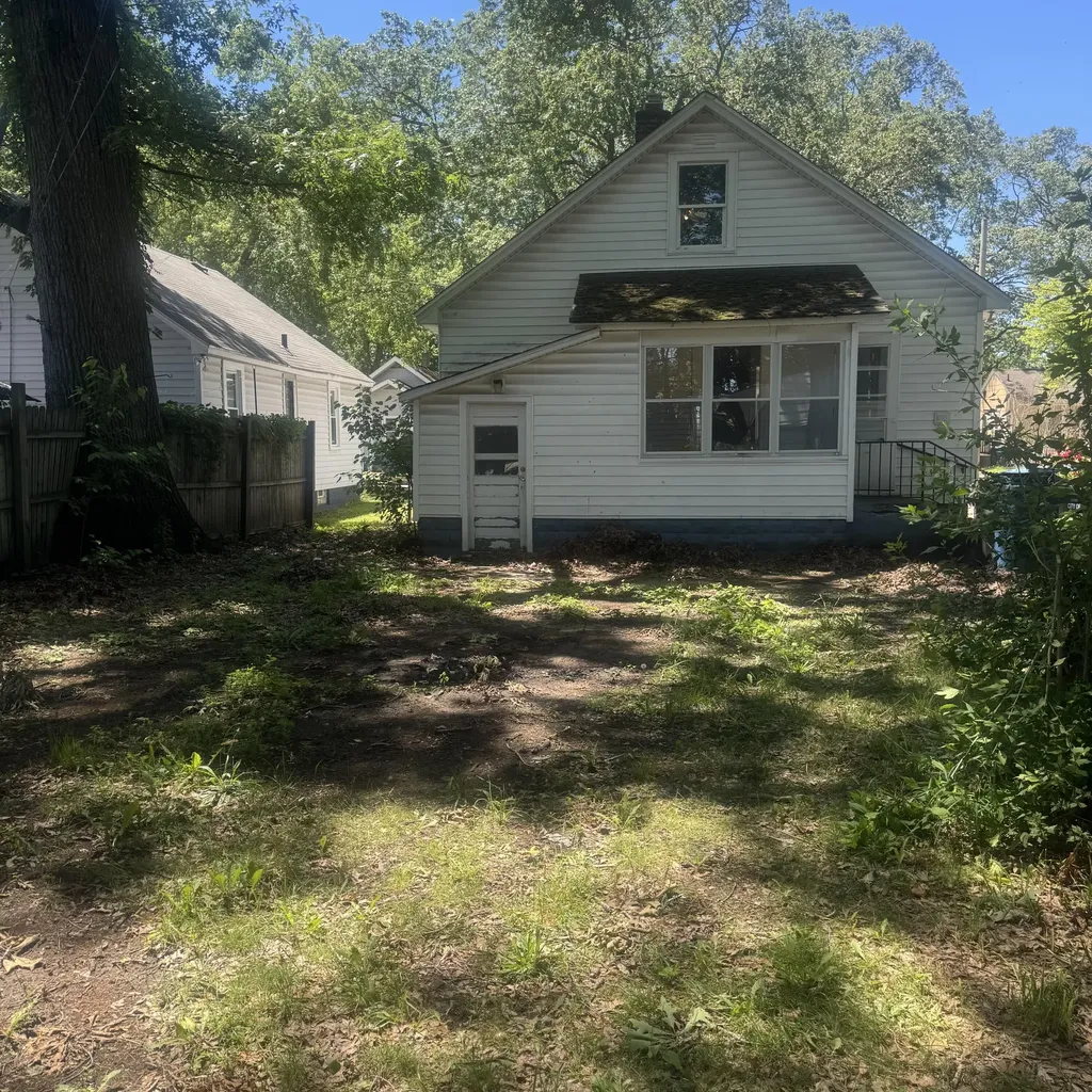 768 Hill Avenue Muskegon City MI 49442