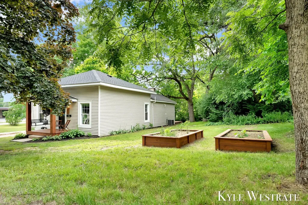 212 N Division Street Lowell City MI 49331