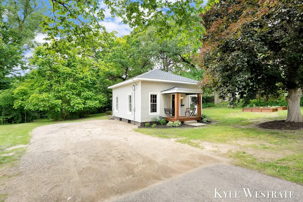 212 N Division Street Lowell City MI 49331