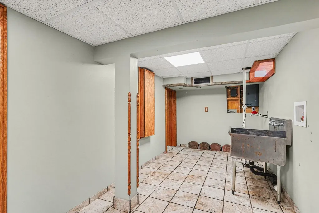 739 Old Gate Road NW Grand Rapids City MI 49504