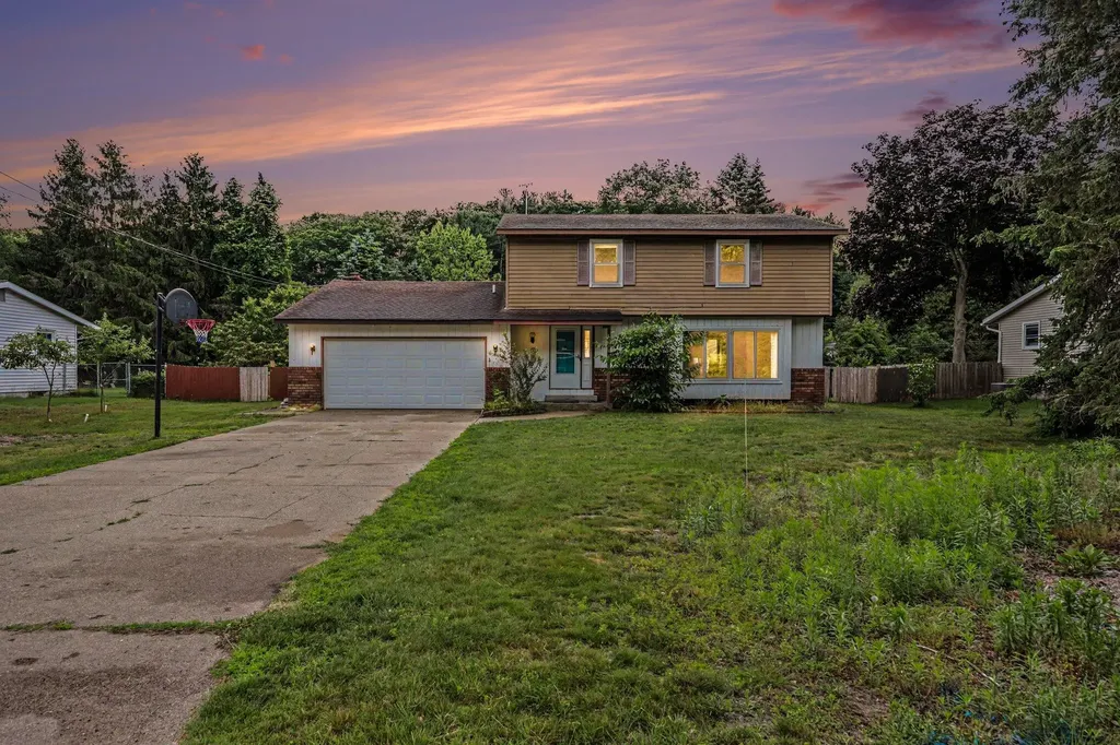 1915 Shorewood Drive Norton Shores City MI 49441