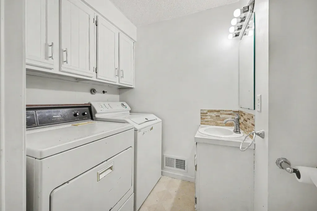 1915 Shorewood Drive Norton Shores City MI 49441