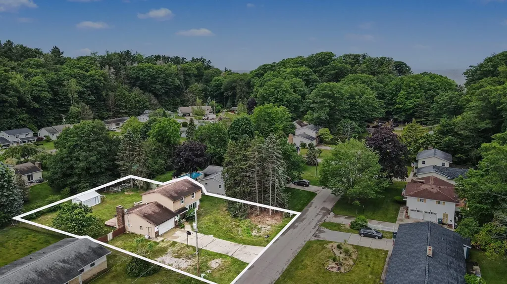 1915 Shorewood Drive Norton Shores City MI 49441