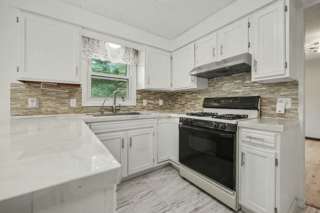 1915 Shorewood Drive Norton Shores City MI 49441