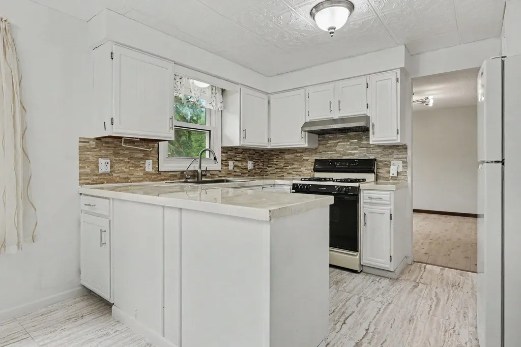 1915 Shorewood Drive Norton Shores City MI 49441