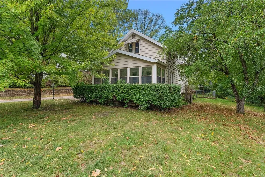 2222 Hoyle Avenue NW Walker City MI 49544