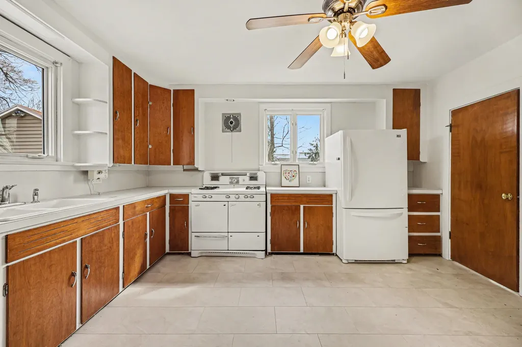2222 Hoyle Avenue NW Walker City MI 49544