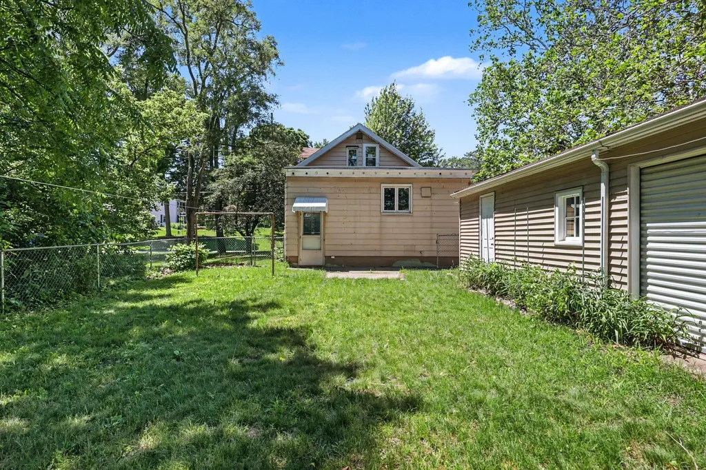 2222 Hoyle Avenue NW Walker City MI 49544