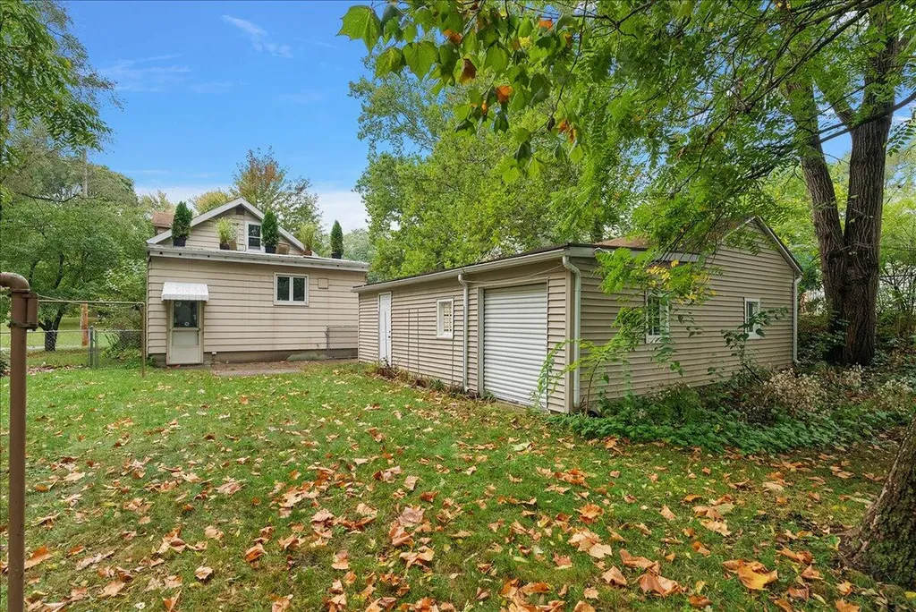 2222 Hoyle Avenue NW Walker City MI 49544