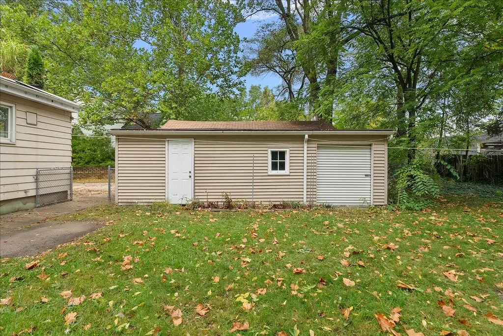 2222 Hoyle Avenue NW Walker City MI 49544