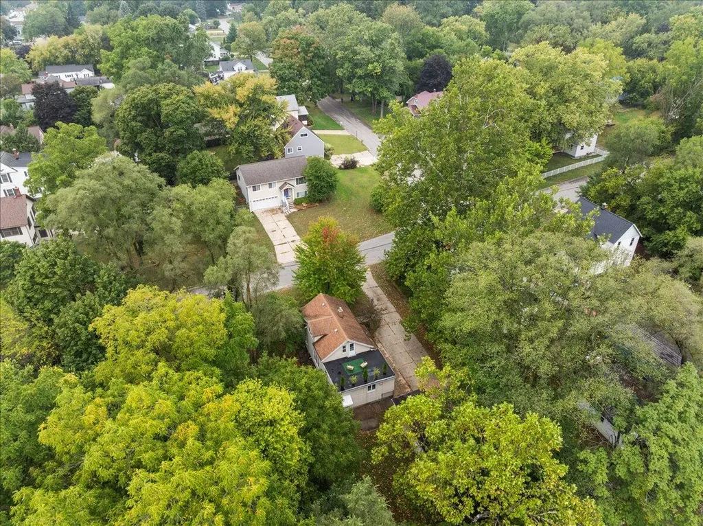 2222 Hoyle Avenue NW Walker City MI 49544