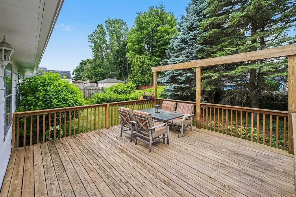 2162 Finsbury Lane NW Grand Rapids City MI 49504
