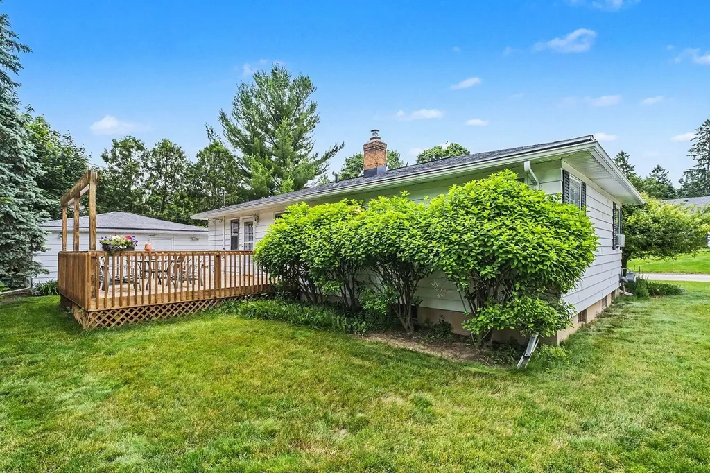 2162 Finsbury Lane NW Grand Rapids City MI 49504