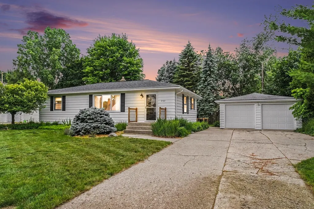 2162 Finsbury Lane NW Grand Rapids City MI 49504