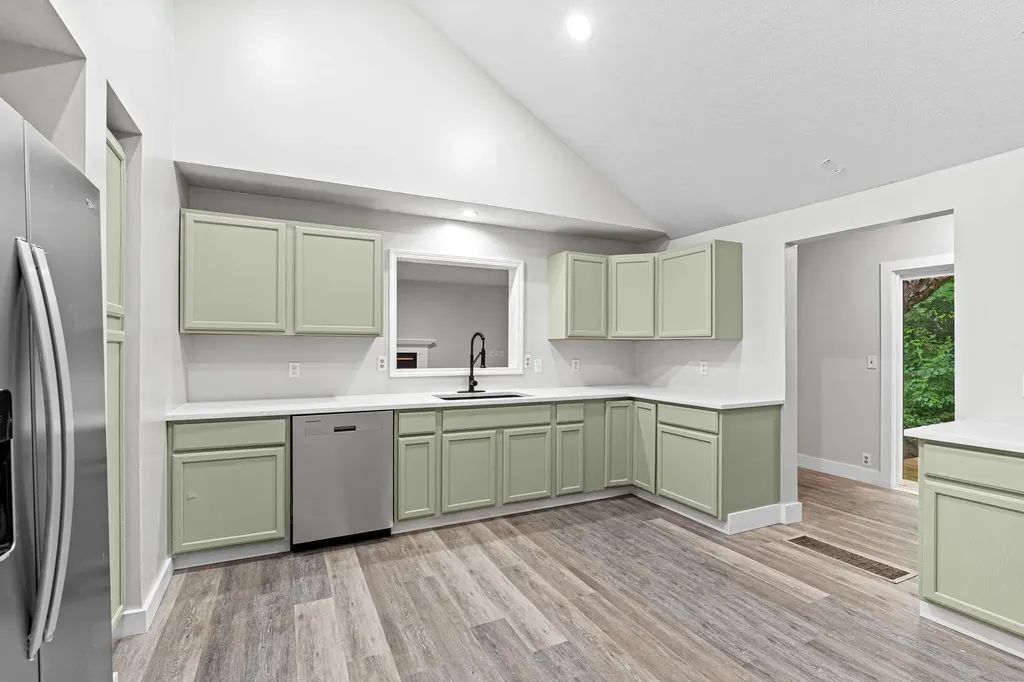 1632 W Lakewood Boulevard Park Township MI 49424