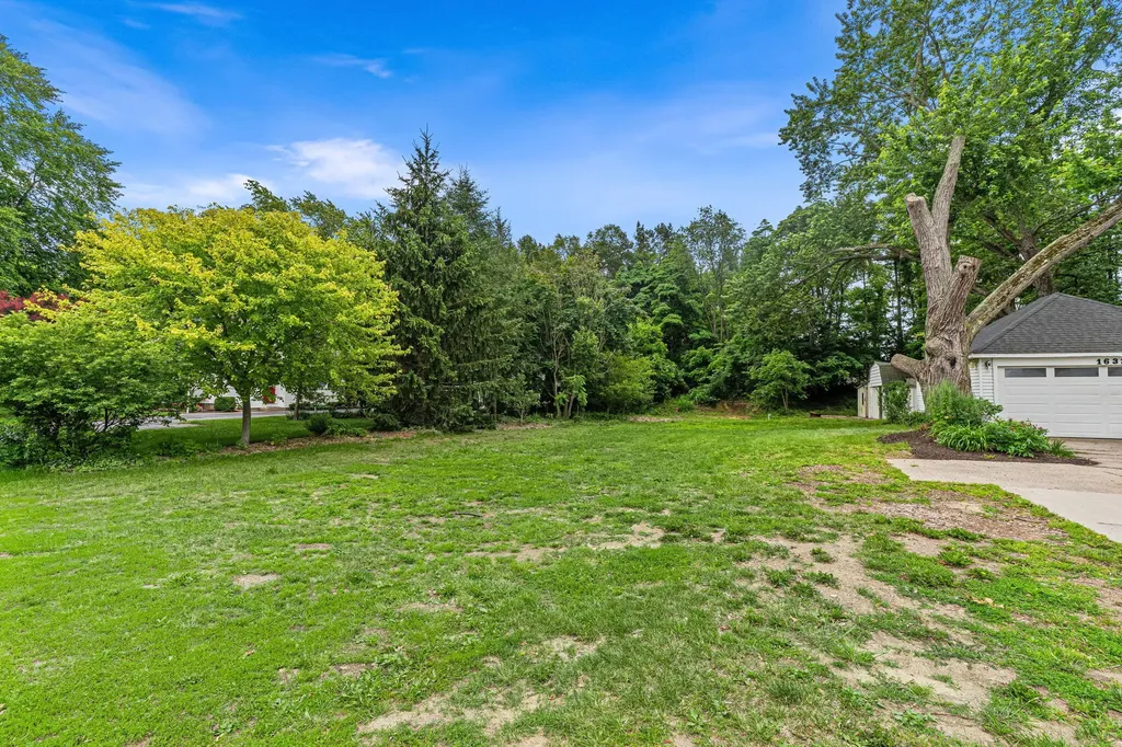 1632 W Lakewood Boulevard Park Township MI 49424