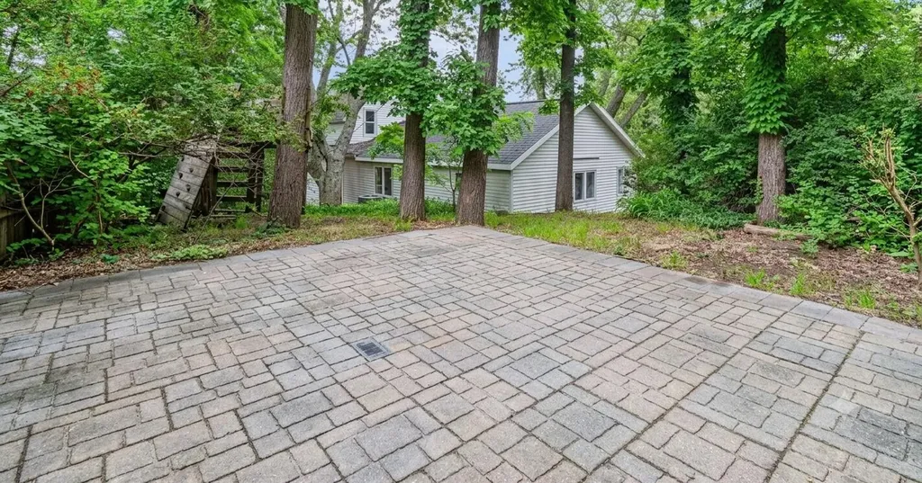 1632 W Lakewood Boulevard Park Township MI 49424