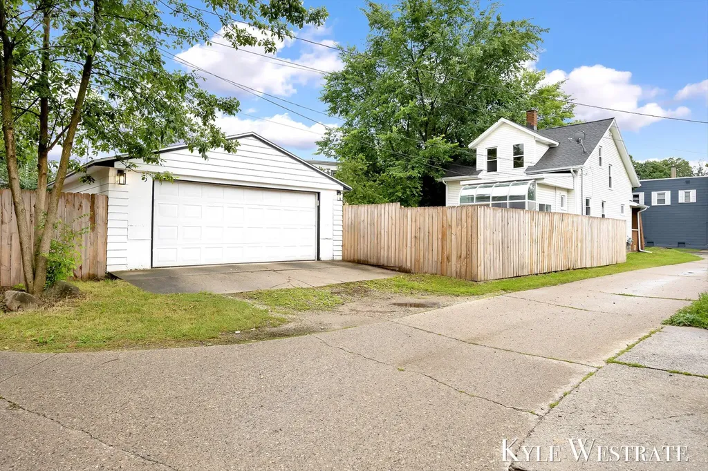 930 Powers Avenue NW Grand Rapids City MI 49504