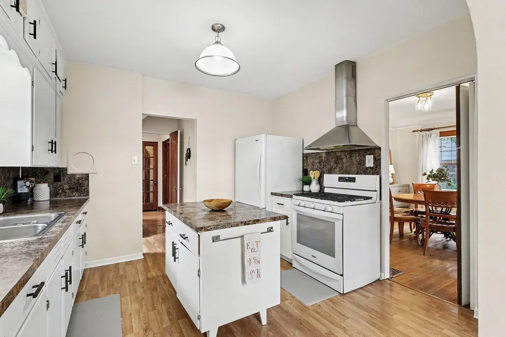 825 Oaklawn Street NE Grand Rapids City MI 49505