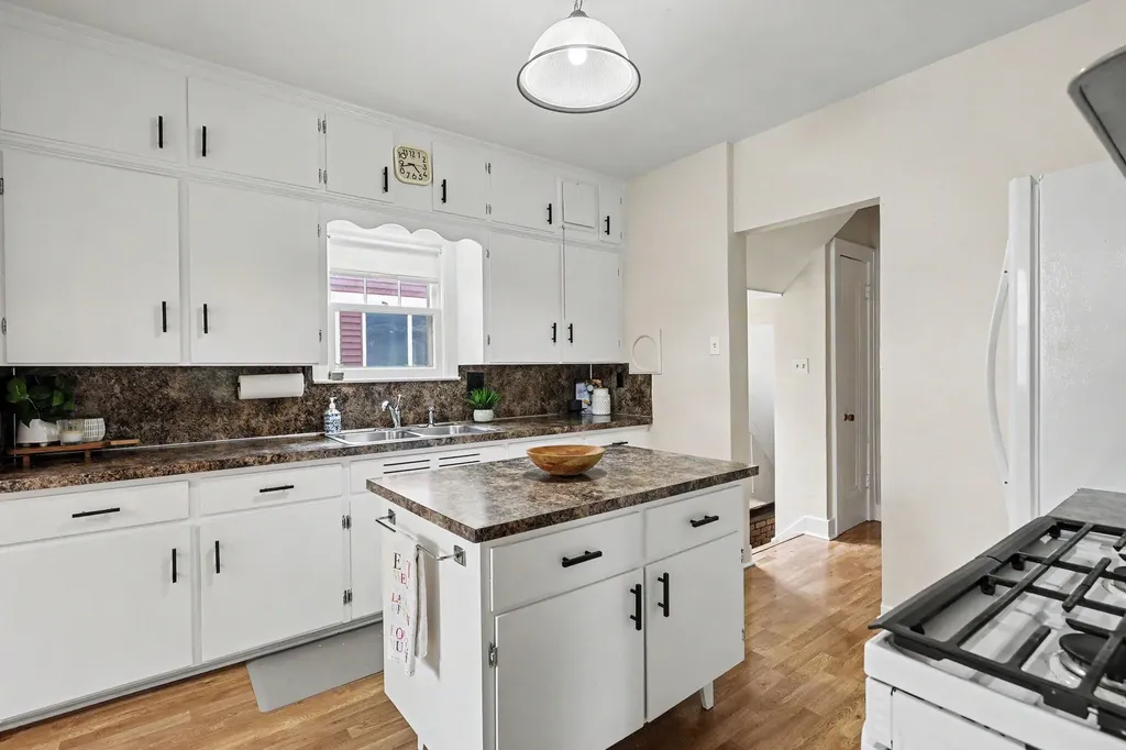 825 Oaklawn Street NE Grand Rapids City MI 49505