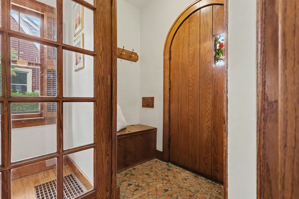 825 Oaklawn Street NE Grand Rapids City MI 49505