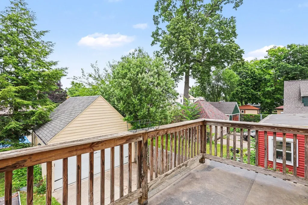 825 Oaklawn Street NE Grand Rapids City MI 49505