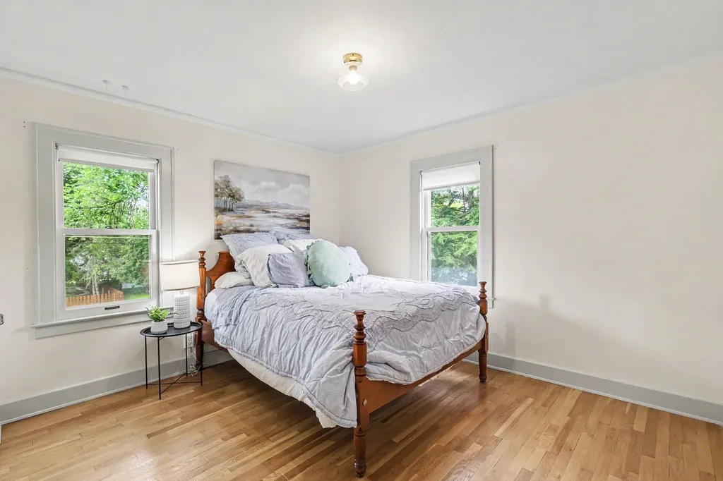 825 Oaklawn Street NE Grand Rapids City MI 49505