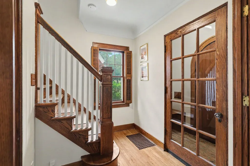 825 Oaklawn Street NE Grand Rapids City MI 49505