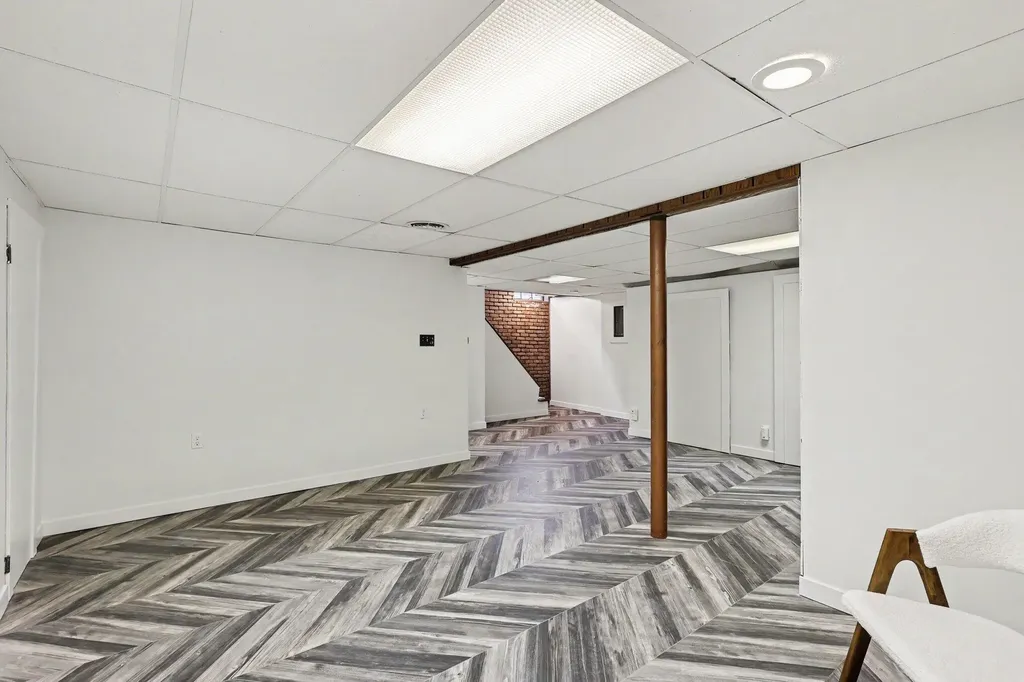 825 Oaklawn Street NE Grand Rapids City MI 49505
