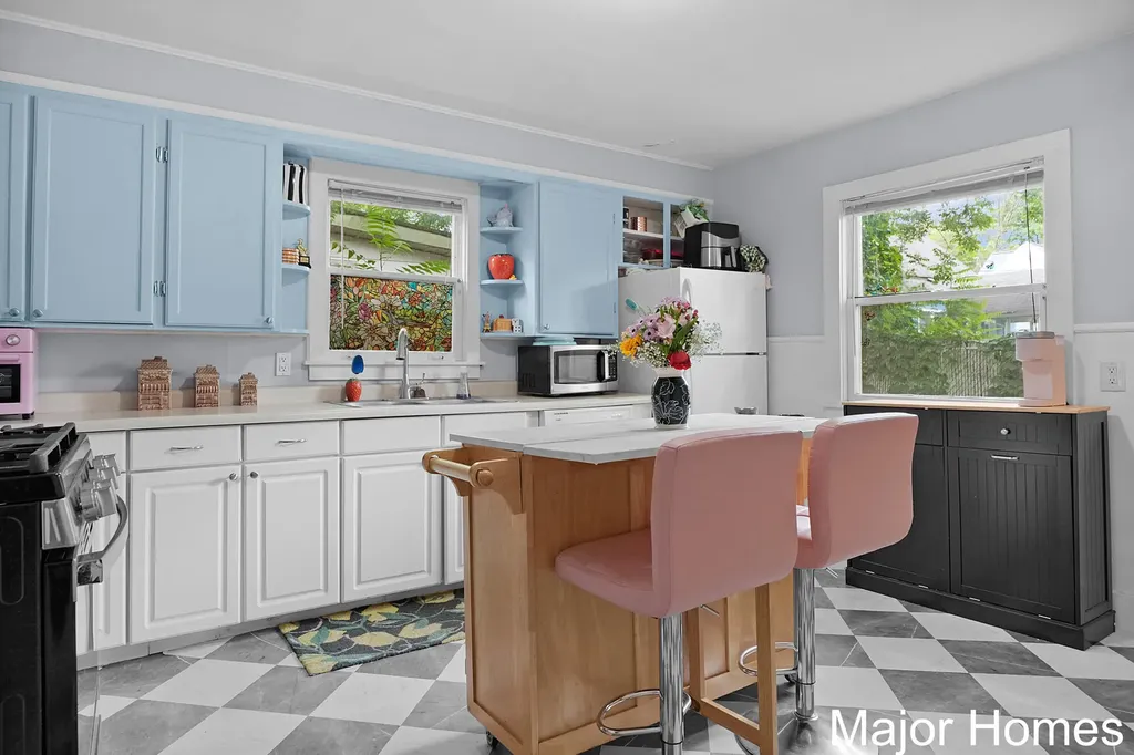 323 Robey Place SE Grand Rapids City MI 49506