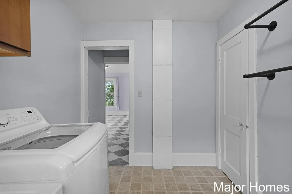 323 Robey Place SE Grand Rapids City MI 49506