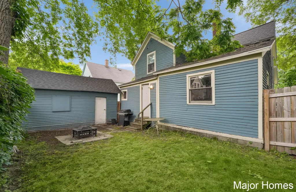 323 Robey Place SE Grand Rapids City MI 49506
