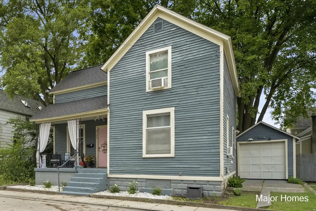 323 Robey Place SE Grand Rapids City MI 49506