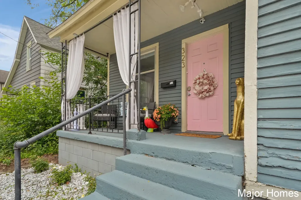 323 Robey Place SE Grand Rapids City MI 49506