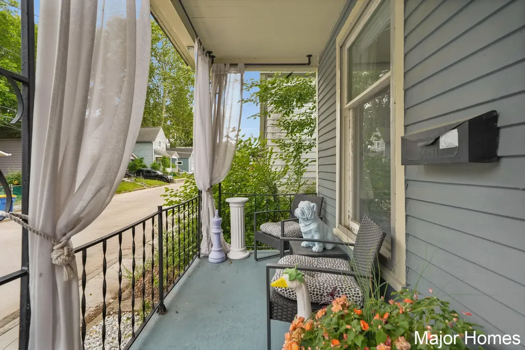 323 Robey Place SE Grand Rapids City MI 49506