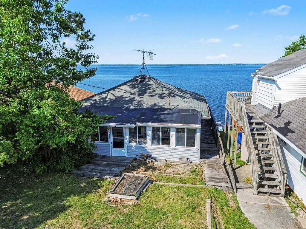 5752 W Houghton Lake Drive Roscommon Township MI 48629
