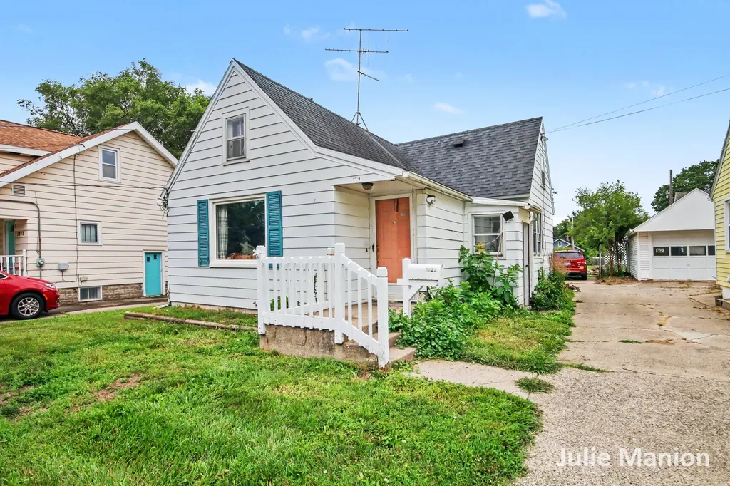 1829 Delwood Avenue SW Wyoming City MI 49509