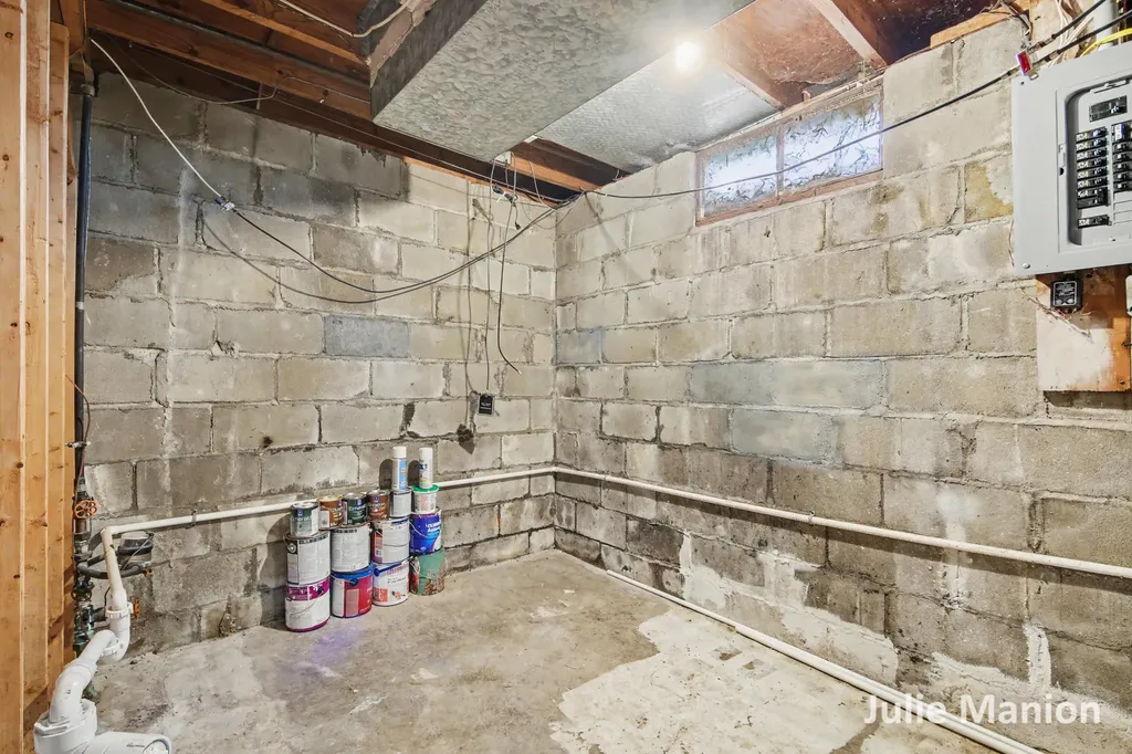 1829 Delwood Avenue SW Wyoming City MI 49509