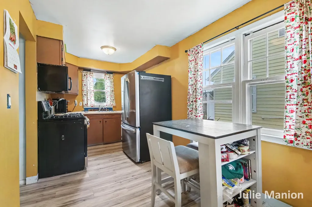 1829 Delwood Avenue SW Wyoming City MI 49509