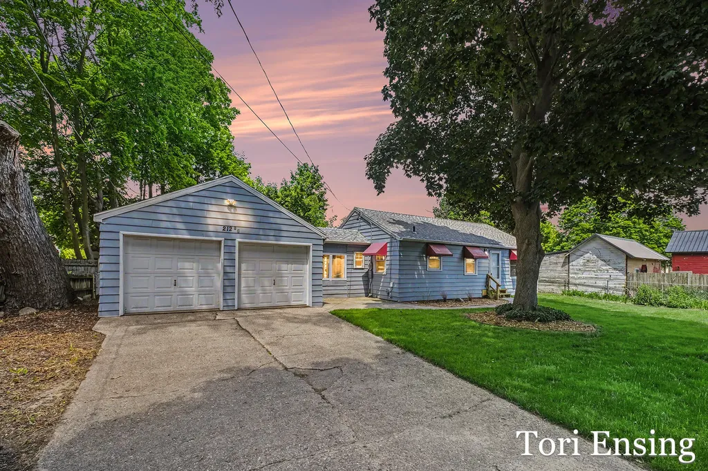 212.5 E Montcalm Street Greenville City MI 48838
