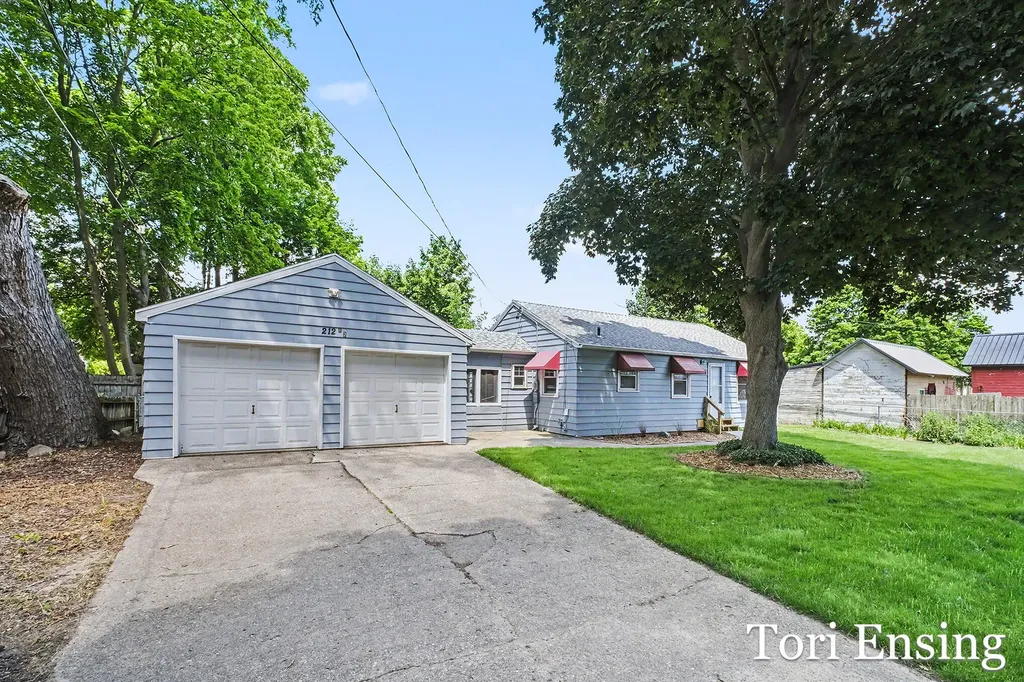212.5 E Montcalm Street Greenville City MI 48838
