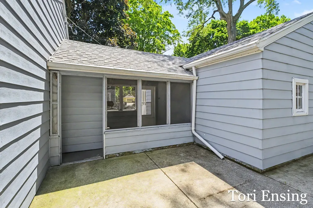 212.5 E Montcalm Street Greenville City MI 48838