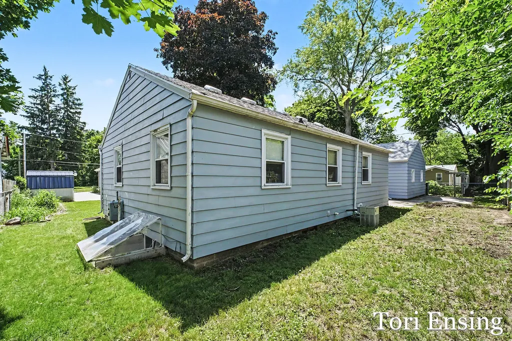 212.5 E Montcalm Street Greenville City MI 48838