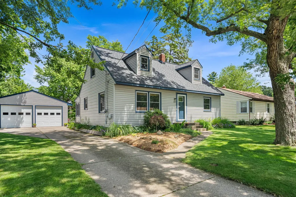 927 Diane Street SE Kentwood City MI 49508