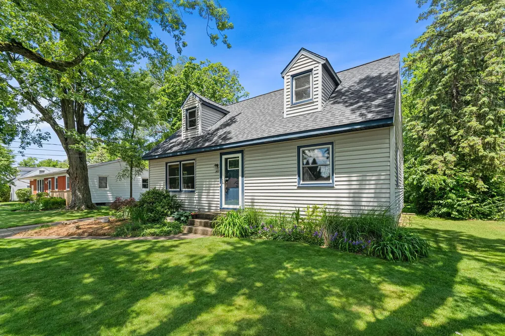 927 Diane Street SE Kentwood City MI 49508