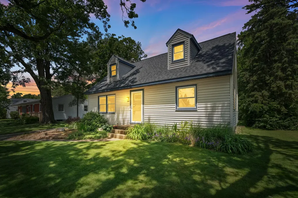 927 Diane Street SE Kentwood City MI 49508
